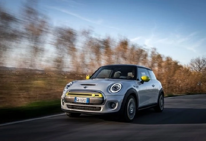 Mini Cooper SE elettrica: motore, autonomia e prezzo