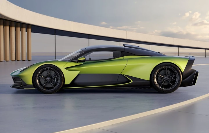 Aston Martin Valhalla: supercar ibrida plug-in da 1079 CV con DNA da Formula 1