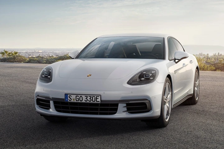 Porsche Panamera 4 E-Hybrid: immagini ufficiali