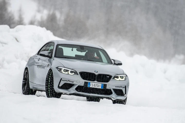 Bmw Driving Experience: emozioni e derapate a Livigno