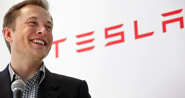 Elon Musk: guidare un'auto diventerà illegale