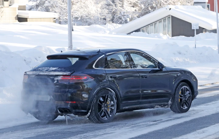 Porsche Cayenne Coupé: le foto spia