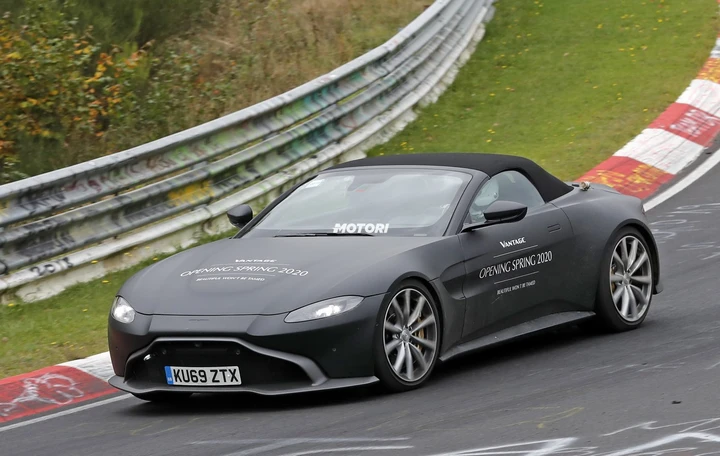 Aston Martin Vantage Roadster, spiata durante i test al Nurburgring