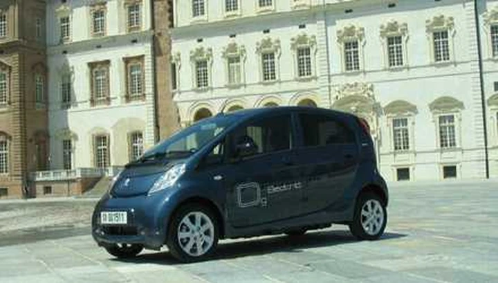 Auto elettrica: accordo tra Peugeot e Sorgenia