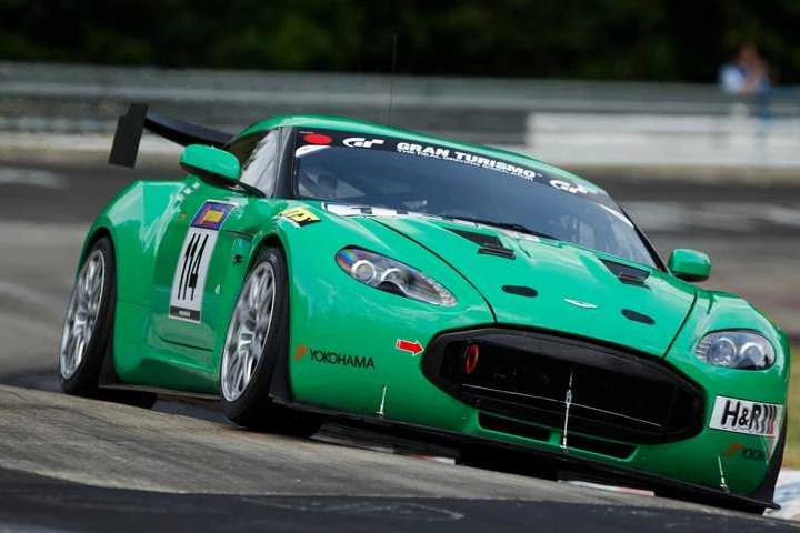 Aston Martin V12 Zagato al Nürburgring