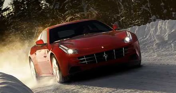 La Ferrari insegna a guidare sulla neve