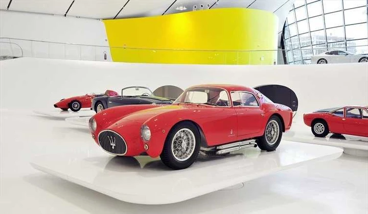 Museo Enzo Ferrari: raduno per il primo anno di vita