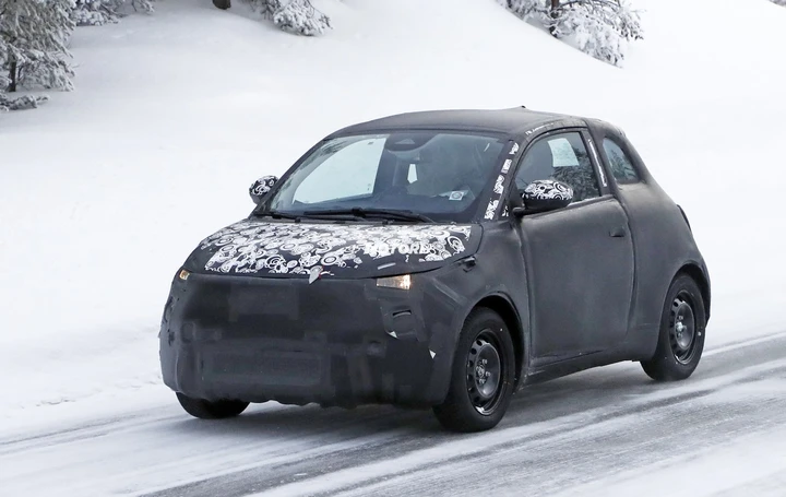 Nuova Fiat 500 elettrica: foto spia sulla neve