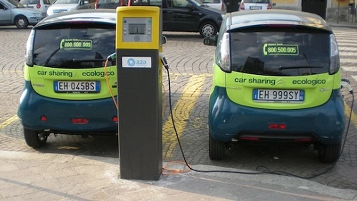 Russia, dal 2016 colonnine di ricarica per auto elettriche obbligatorie