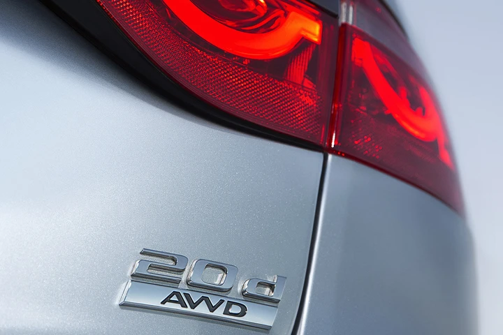 Jaguar XF diesel AWD: le immagini ufficiali