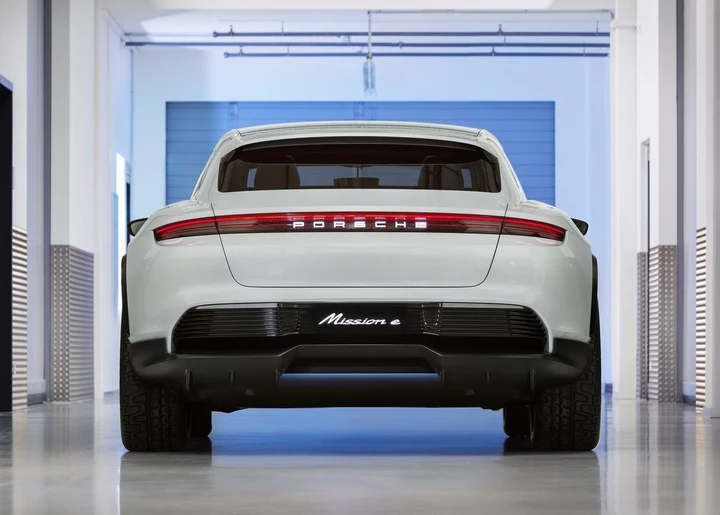 Porsche Mission E Cross Turismo Concept