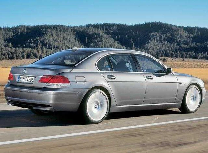 Bmw richiama oltre 300.000 auto nel mondo