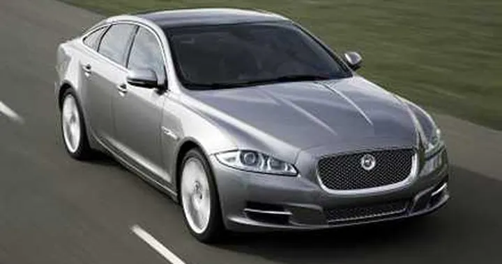 Jaguar XJ: a Francoforte si rompe col passato