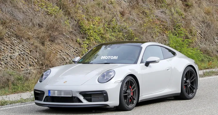 Nuova Porsche 911 GTS: le foto spia
