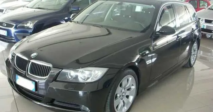 Modena: pagano BMW con assegno... 