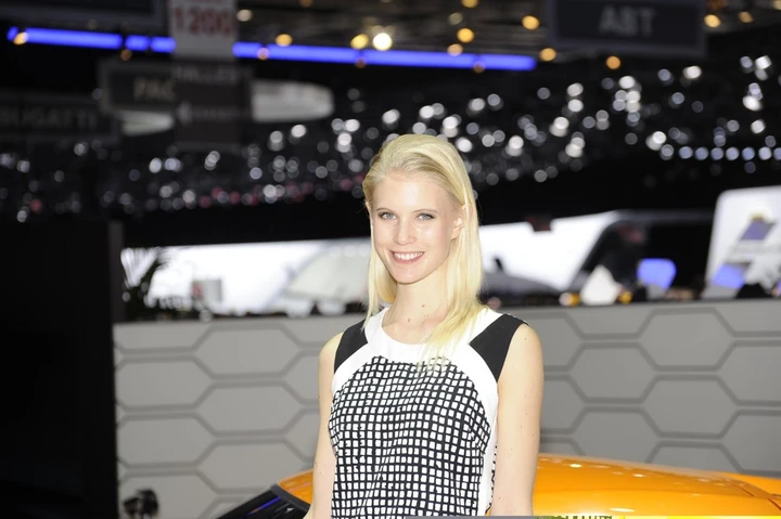 Ragazze al Salone di Ginevra 2014