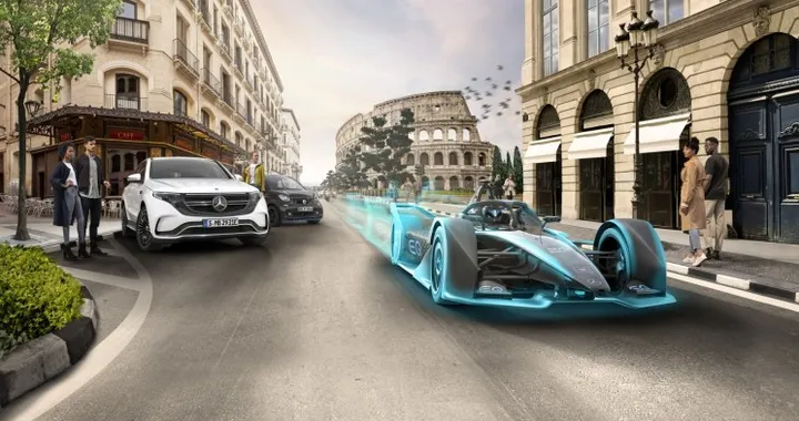 Mercedes-Benz: la EQ Silver Arrow 01 debutta nell’e-Prix di Roma