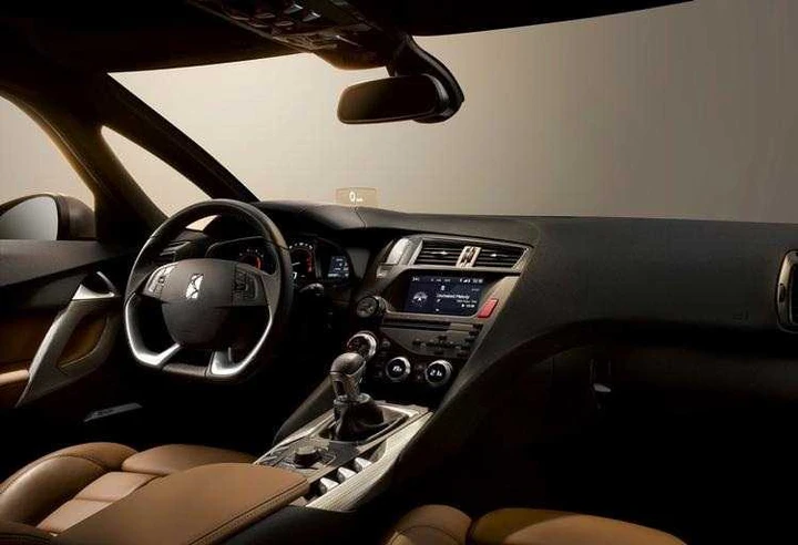 Citroen DS5: appuntamento su Facebook