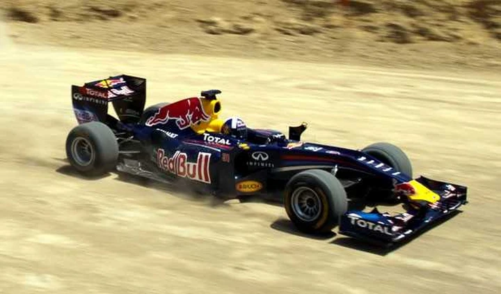 F1: la Red Bull prova le strade sterrate del Texas