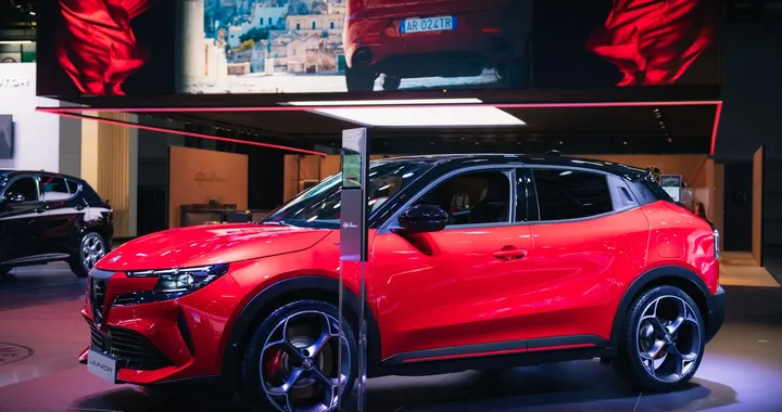Alfa Romeo Junior Speciale Ibrida: potenza Green da 136 CV al Salone di Parigi