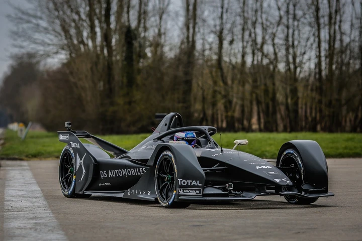 DS E-Tense FE 19: i primi passi a Satory