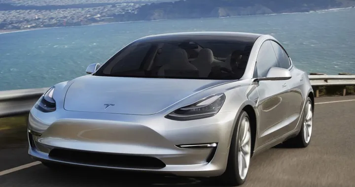 Tesla  Model 3, in arrivo le versioni dual motor e Performance