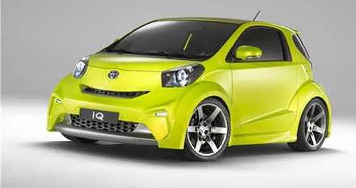 Due Toyota iQ 