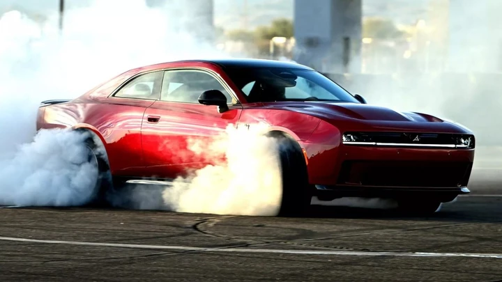 Dodge cambia rotta: il termico torna a rombare con la nuova Charger Sixpack