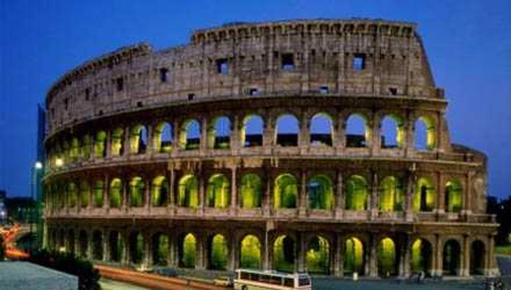 Legambiente e Governo: via le auto dal Colosseo