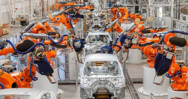 Carenza di semiconduttori: impatto sulla produzione auto 2023