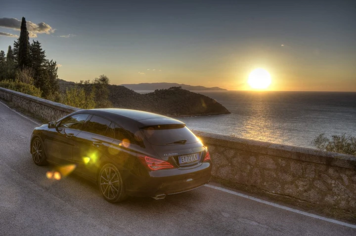Mercedes CLA Night e Dark Night: foto ufficiali