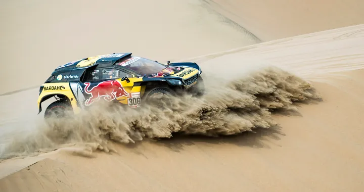 Dakar 2019: Peugeot e Loeb in difficoltà per un guasto