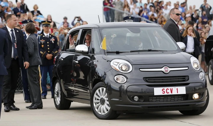 All'asta la Fiat 500 L di Papa Francesco negli Usa