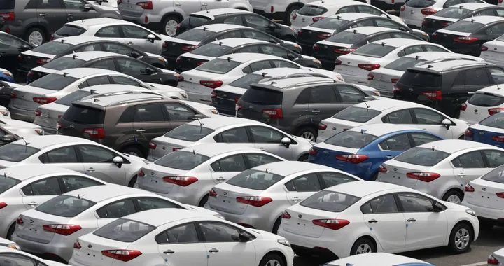Mercato: prezzi auto nuove in aumento, giù quelli dell’usato