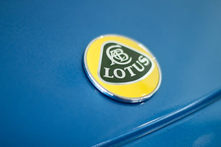 Lotus: primi dettagli dell'inedito SUV