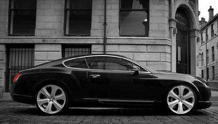 Arnautovic e la Bentley Gt 63 rubata (di Eto'o)