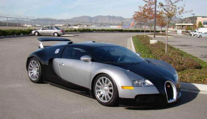 Bugatti Veyron a meno di un milione di euro