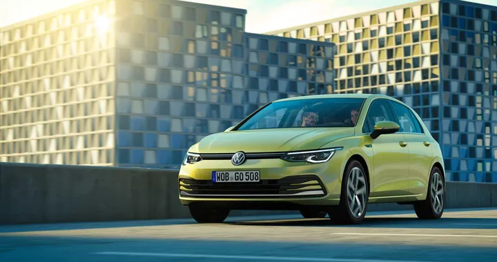 Volkswagen Golf 8: risolto il problema al software per l'SOS