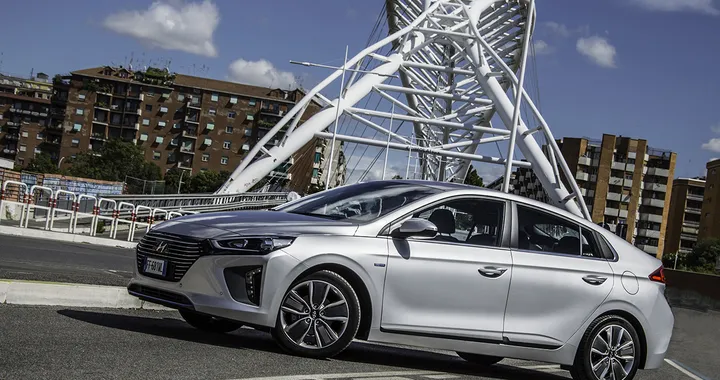 Hyundai Ioniq Hybrid: la prova su strada
