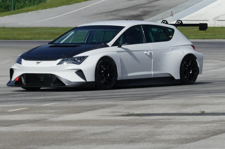 Cupra e-Racer, primi test in pista luglio 2018: immagini ufficiali