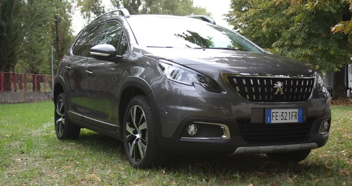 Peugeot 2008 1.2 EAT6, prova su strada