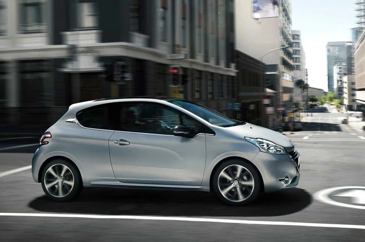 Peugeot 208: prezzo da 12.400 euro