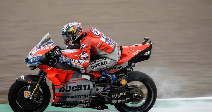 MotoGP Valencia 2018: Dovizioso vince l'ultima gara dell'anno