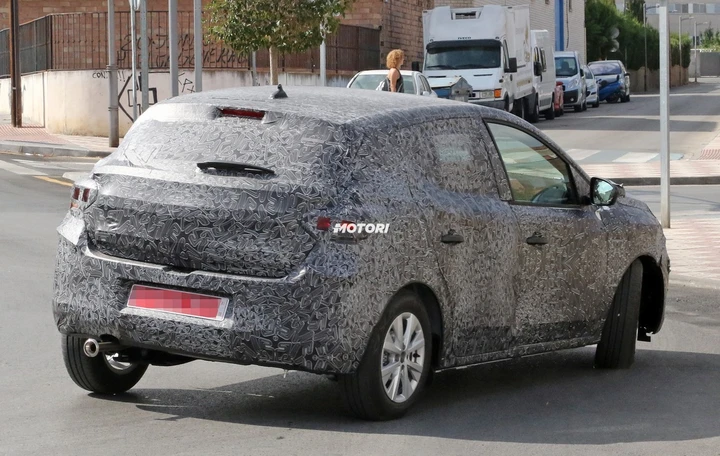 Nuova Dacia Sandero: le foto spia