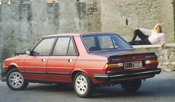 Peugeot 305: la paladina della sicurezza compie 40 anni