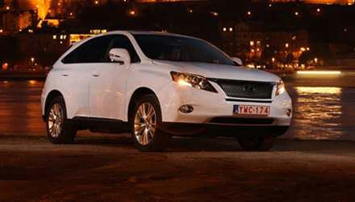 Lexus RX 450h: il SUV ibrido si rinnova
