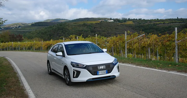 Hyundai Ioniq ibrida: la prova su strada