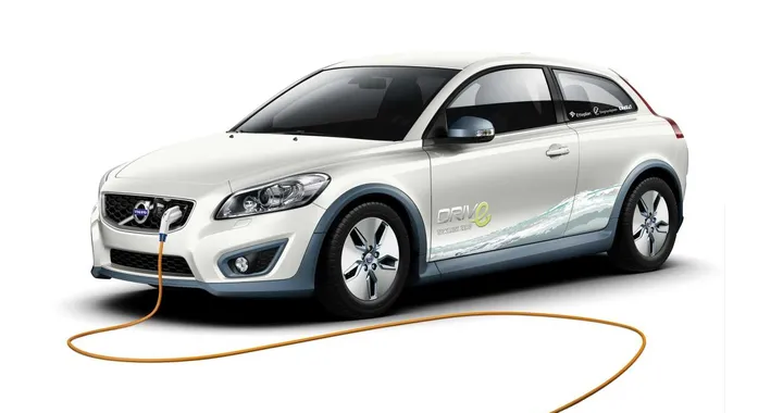 Volvo: l'auto elettrica si ricarica in un'ora e mezza