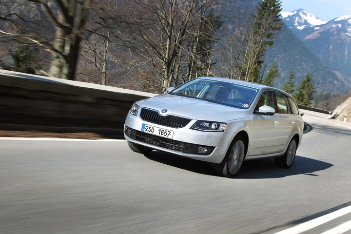 Skoda Superb Executive e Octavia Executive Plus: immagini ufficiali
