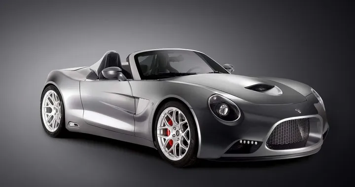Puritalia 427: la roadster che strizza l'occhio alla Cobra